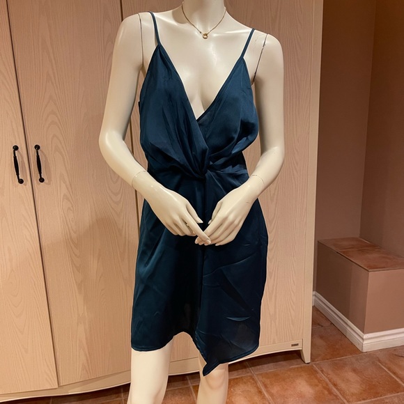 Missguided Satin Twist-Front Dress Emerald Green - Picture 2 of 4